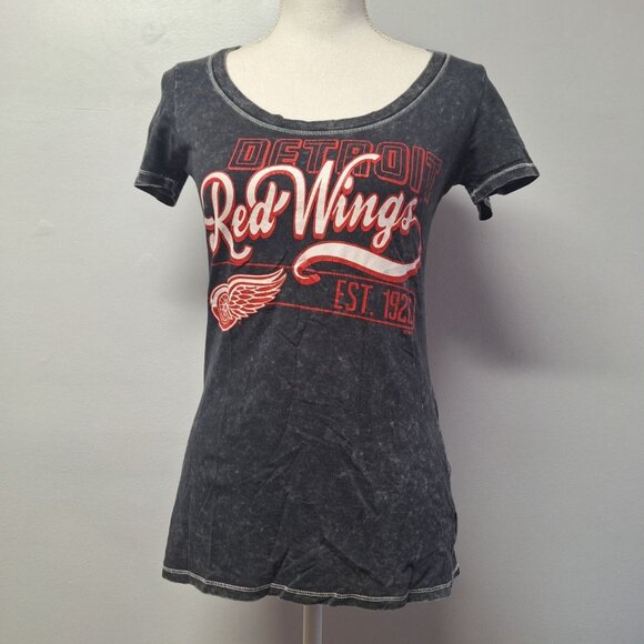 NHL Detroit Red Wings Tee Shirt Gray Womans Small Hockey Michigan Fan Round Neck - Picture 4 of 13